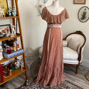 Vintage 1970s zumzum peasant dress fesitival dress forloveandlemons #gunnesax